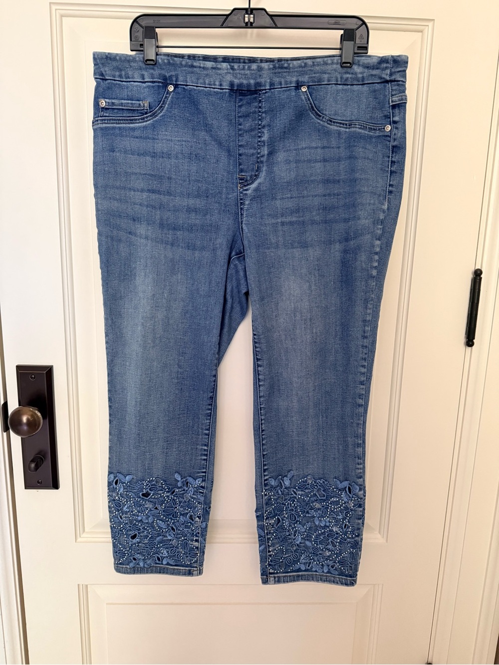 Tribal Audrey Mid-Rise Capri Jean US16
